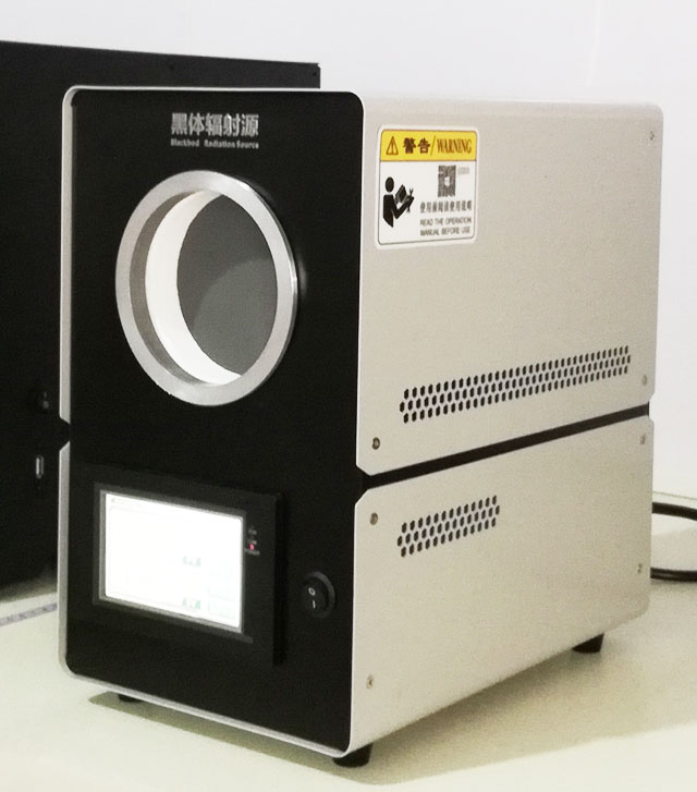 DY-HT200M面源黑体炉